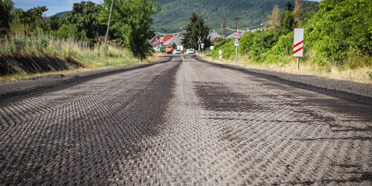 Megújul a Szerencs-Ond – Tállya közötti útszakasz