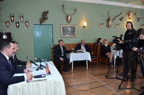 Dr. Mengyi Roland sajtótájékoztató Tiszaújvárosban