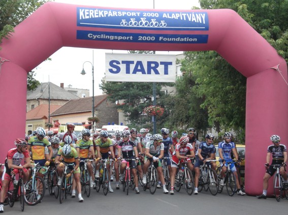 Foto: a 2011-es verseny szerencsi rajtja